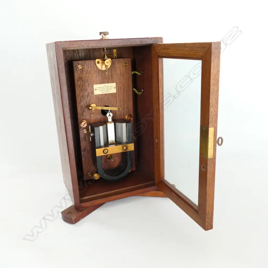 ELECTRO MAGNETIC INSTRUMENT by 'THE CAMBRIDGE INSTRUMENT CO. LTD.'  No.25206, POSSIBLY AN ELECTRODYNAMOMETER, MAHOG CASE Image 1++